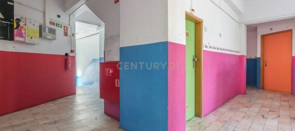 337m² Commercial property in Almada, Portugal No. 236215 6