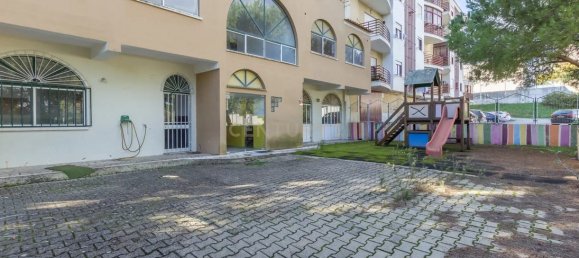 337m² Commercial property in Almada, Portugal No. 236215 3