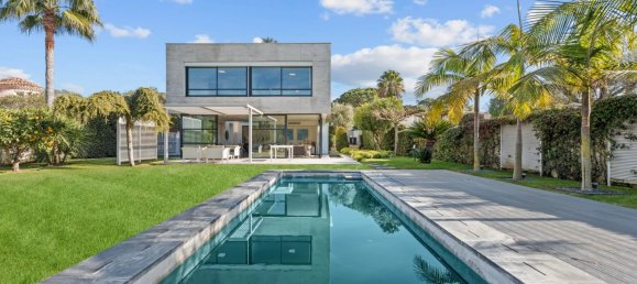 5 bedrooms Villa in Antibes, France No. 38245 5