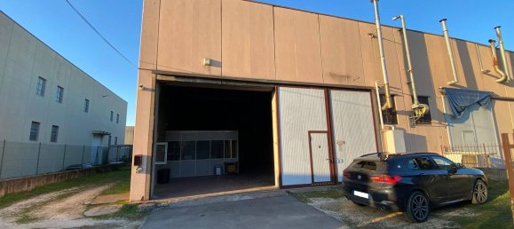 Entrepôt à Brescia, Italy 380m² No. 47059 2