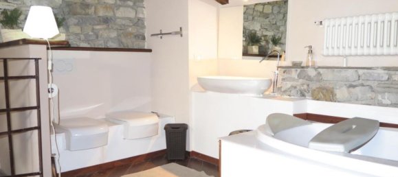 7 rooms House in Villafranca in Lunigiana, Italy No. 45592 31