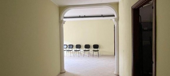 92m² Commercial property in Pachino, Italy No. 328864 4