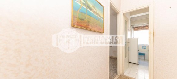 3 rooms Apartment in Rome, Italy No. 37490 4