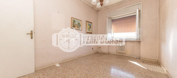 3 rooms Apartment in Rome, Italy No. 37490 11