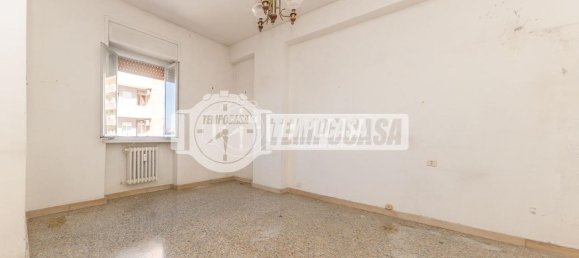 3 rooms Apartment in Rome, Italy No. 37490 37