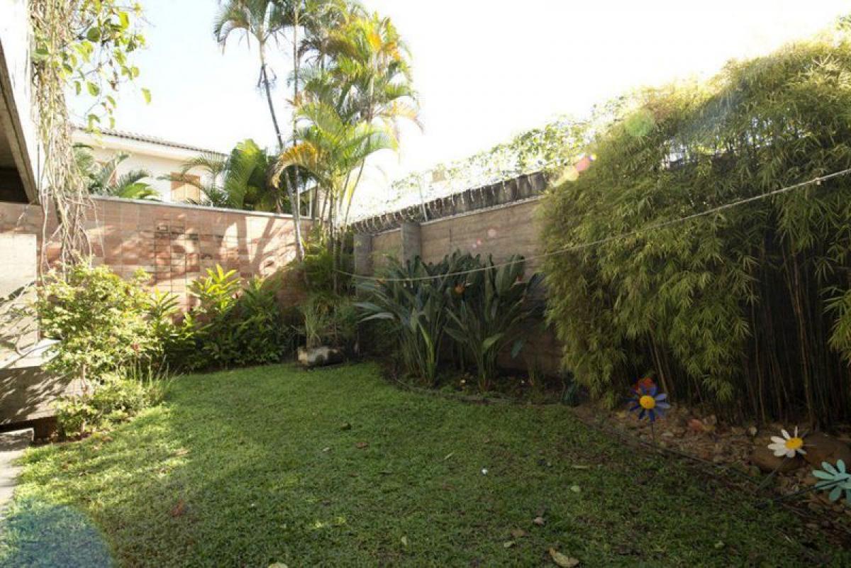 4 bedrooms House in Sao Paulo, Brazil No. 489424