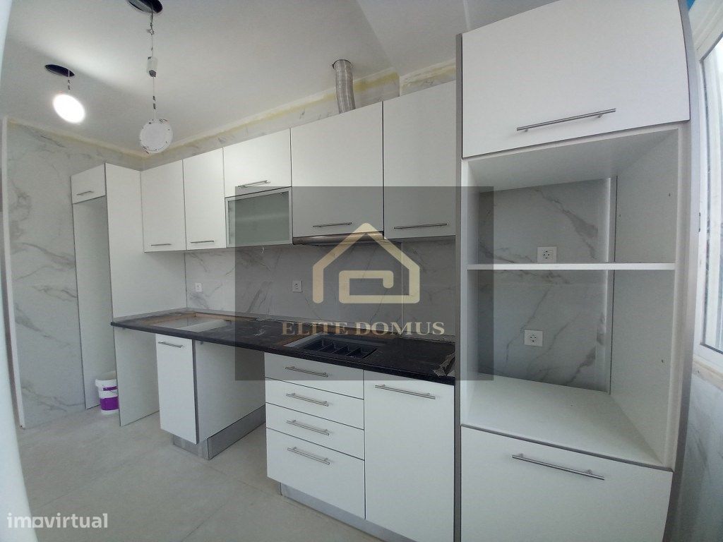 4 bedrooms Apartment in Almada, Portugal No. 84101