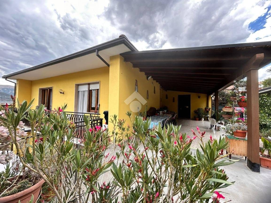 Villa de 4 dormitorios en L'Aquila, Italy No. 278930