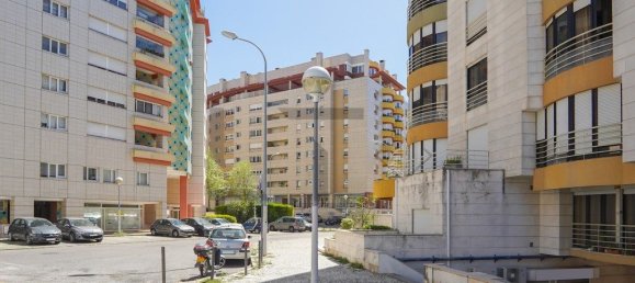 111m² Commercial property in Lisbon, Portugal No. 327858 5