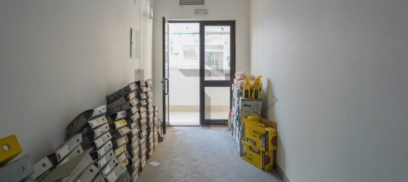 111m² Commercial property in Lisbon, Portugal No. 327858 21