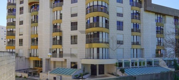 111m² Commercial property in Lisbon, Portugal No. 327858 25