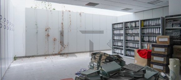 111m² Commercial property in Lisbon, Portugal No. 327858 10