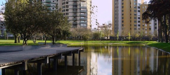 111m² Commercial property in Lisbon, Portugal No. 327858 30