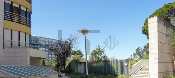 111m² Commercial property in Lisbon, Portugal No. 327858 22