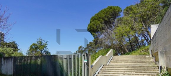 111m² Commercial property in Lisbon, Portugal No. 327858 23