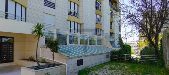 111m² Commercial property in Lisbon, Portugal No. 327858 26