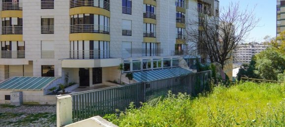 111m² Commercial property in Lisbon, Portugal No. 327858 24