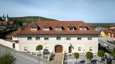 22-Zimmer Haus in Bruckneudorf, Austria, Nr. 175501