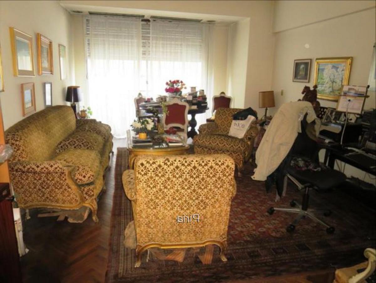 Apartamento de 3 dormitorios en Montevideo, Uruguay No. 8448