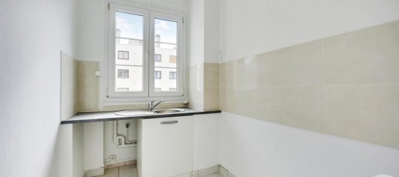 2 bedrooms Apartment in Paris, France No. 178262 10