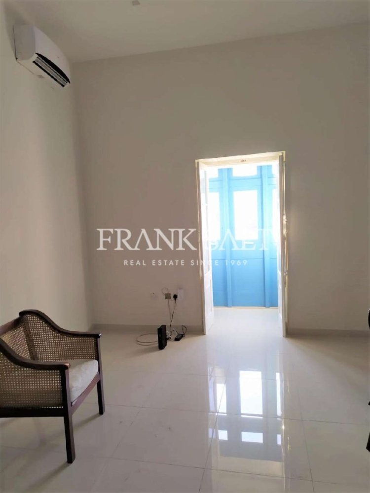 Oficina en Naxxar, Malta 75 m² No. 12188