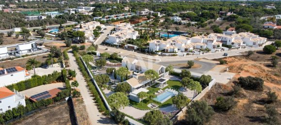 6 bedrooms Villa in Quarteira, Portugal No. 118851 2