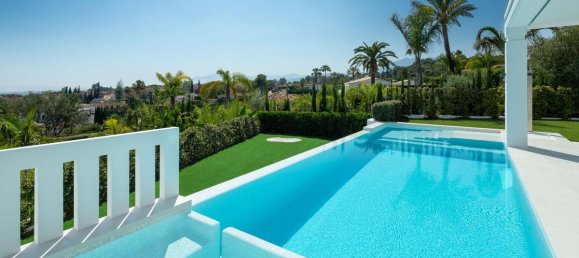 5 bedrooms Villa in Marbella, Spain No. 73068 8