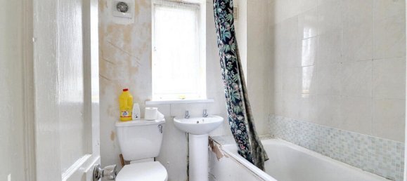 2 bedrooms House in Dagenham, United Kingdom No. 4823 9