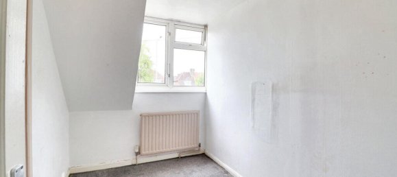 2 bedrooms House in Dagenham, United Kingdom No. 4823 8