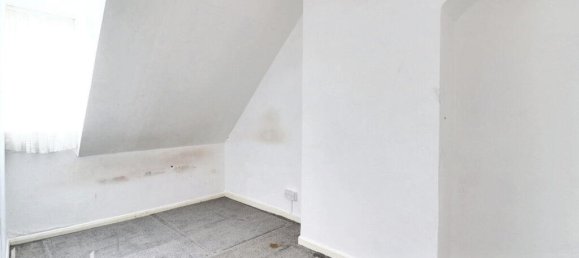 2 bedrooms House in Dagenham, United Kingdom No. 4823 6