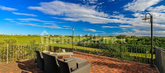 4 bedrooms Villa in Cerreto Guidi, Italy No. 271498 2