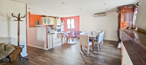 3 Schlafzimmer Haus in Loire, France, Nr. 317544 4