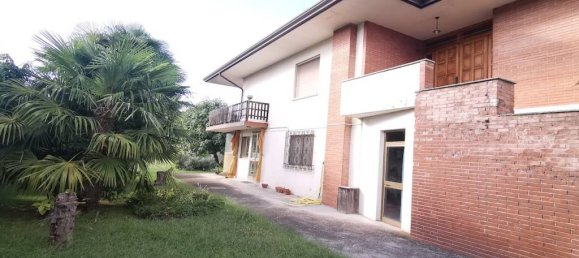 3 bedrooms Villa in Pordenone, Italy No. 285834 4