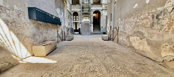 4 bedrooms Apartment in Naples, Italy No. 327084 2