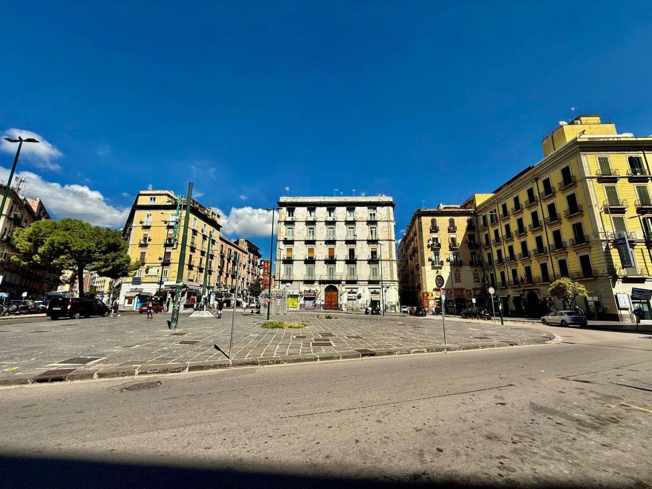 4 bedrooms Apartment in Naples, Italy No. 327084