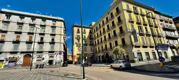 4 bedrooms Apartment in Naples, Italy No. 327084 3