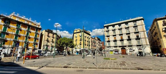 4 bedrooms Apartment in Naples, Italy No. 327084 5