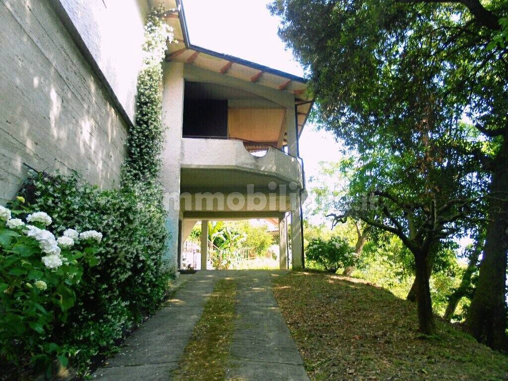 3 bedrooms Villa in Carrara, Italy No. 48078