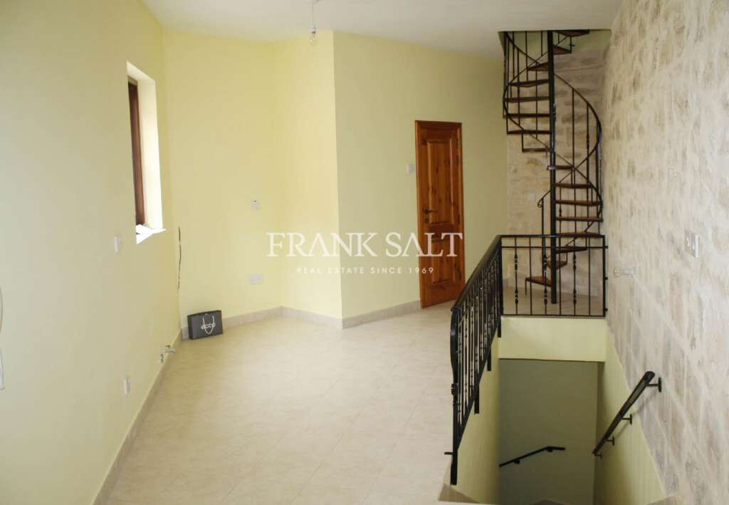 Bureau à Qrendi, Malta No. 12593