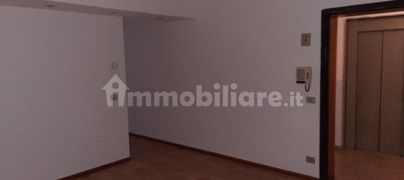 112m² Office in Reggio Emilia, Italy No. 192618 4