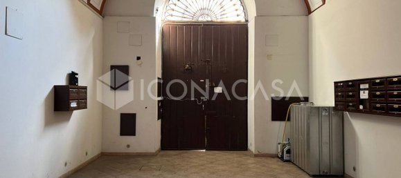 Коммерческая недвижимость с 2 комнатами в Бари, Италия № 21095 2