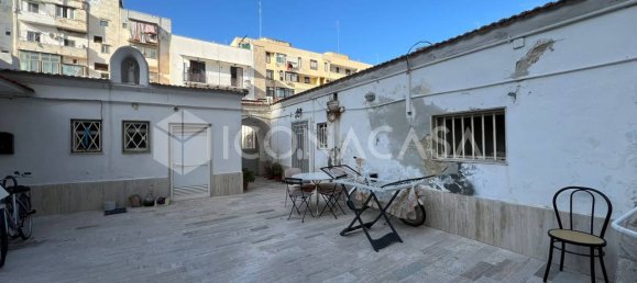 Коммерческая недвижимость с 2 комнатами в Бари, Италия № 21095 7