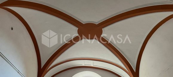 Коммерческая недвижимость с 2 комнатами в Бари, Италия № 21095 8