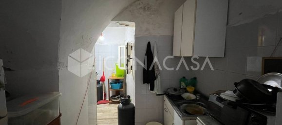 Коммерческая недвижимость с 2 комнатами в Бари, Италия № 21095 5