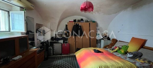 Коммерческая недвижимость с 2 комнатами в Бари, Италия № 21095 4