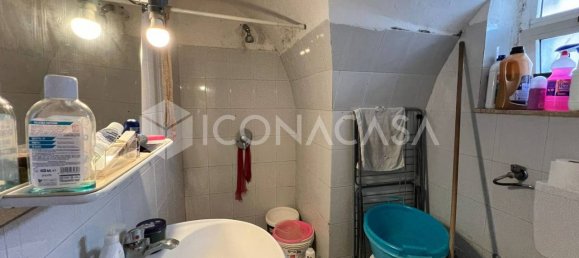 Коммерческая недвижимость с 2 комнатами в Бари, Италия № 21095 6