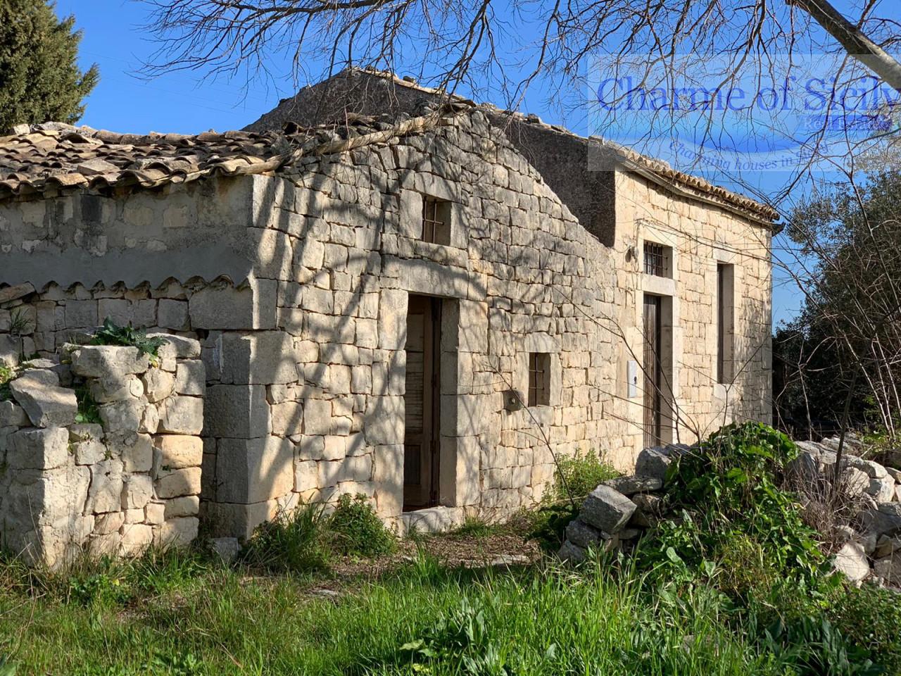 Casa de 5 habitaciónes en Modica, Italy No. 229366