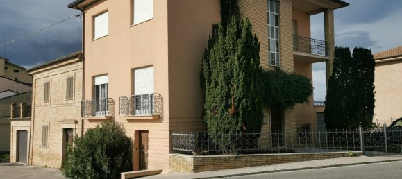 Casa de 4 dormitorios en Montegiorgio, Italy No. 21137 32