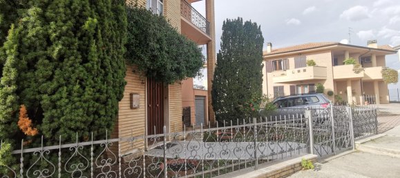 Casa de 4 dormitorios en Montegiorgio, Italy No. 21137 36