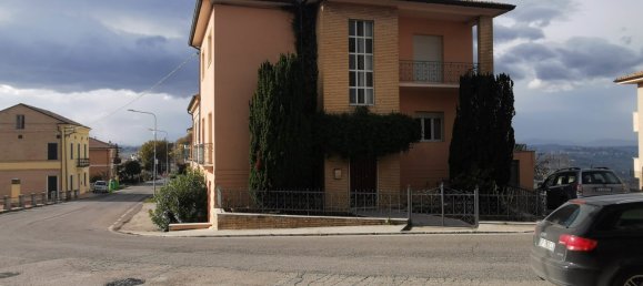 Casa de 4 dormitorios en Montegiorgio, Italy No. 21137 30